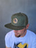 files/Lelu_Kepons_Snapback_oLIVE_KHAKI_HAKI_emblema_priedes_2.jpg